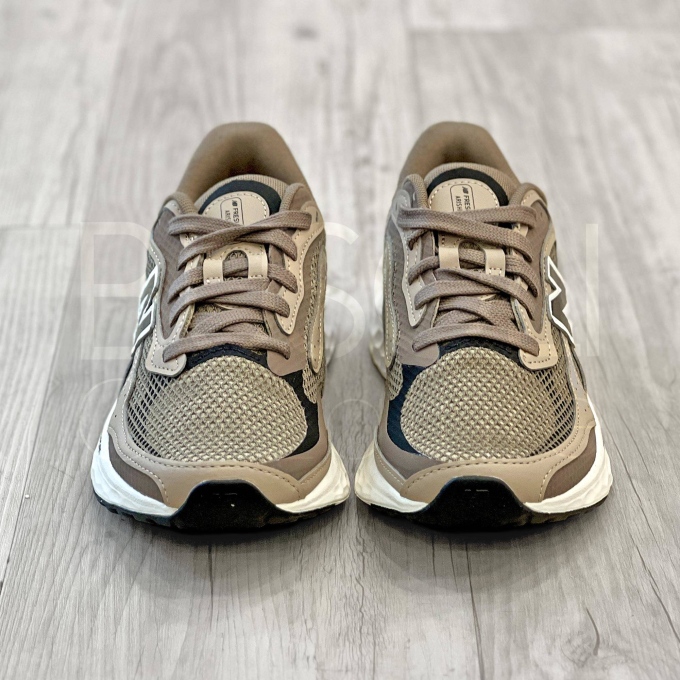 682 Taupe