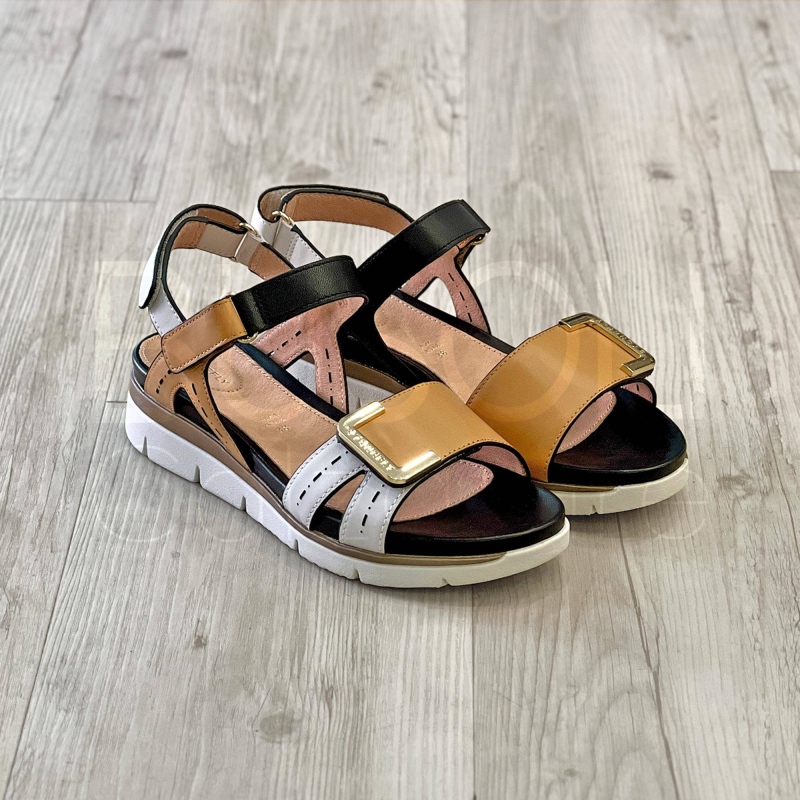 Sandalo strappi in Pelle
