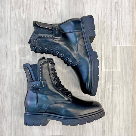 Anfibio in Pelle borchie