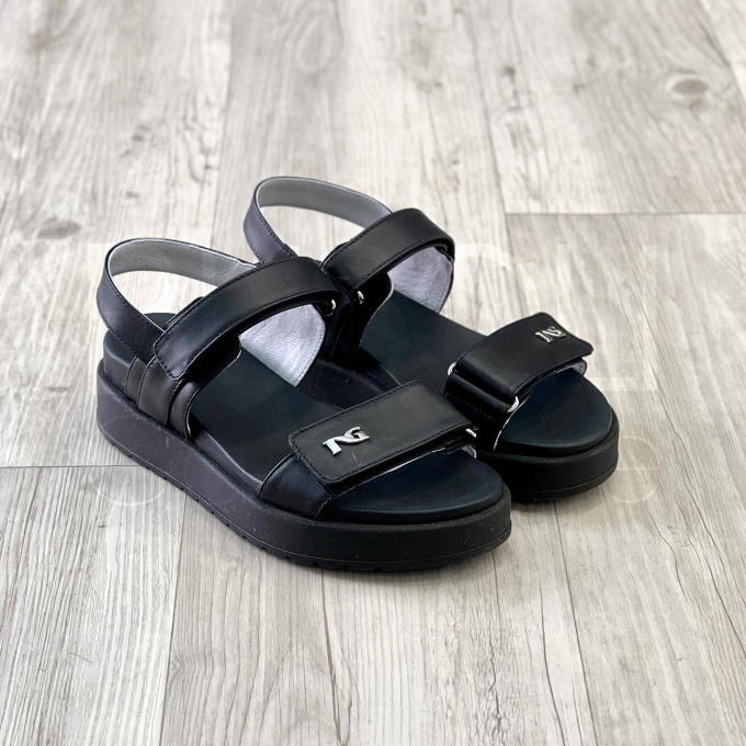Sandalo strappi in Pelle