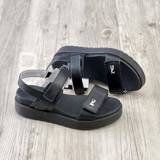 Sandalo strappi in Pelle