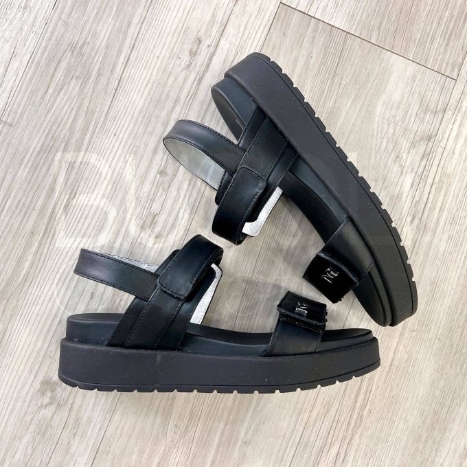Sandalo strappi in Pelle