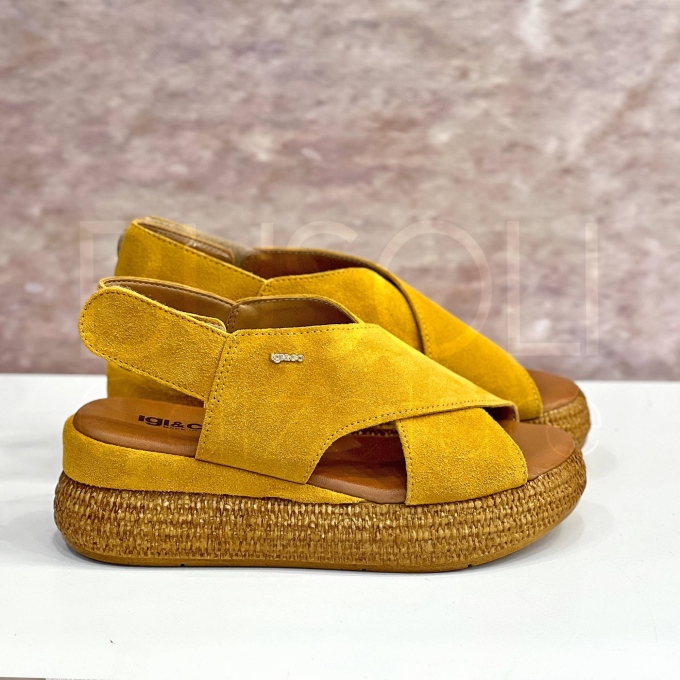 Sandalo con Zeppa Ocra con Strap