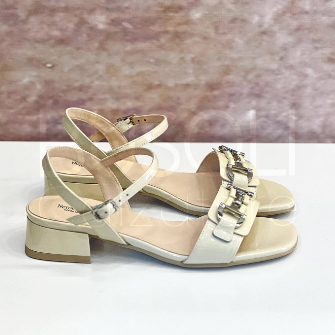 Sandalo Naplak con accessorio