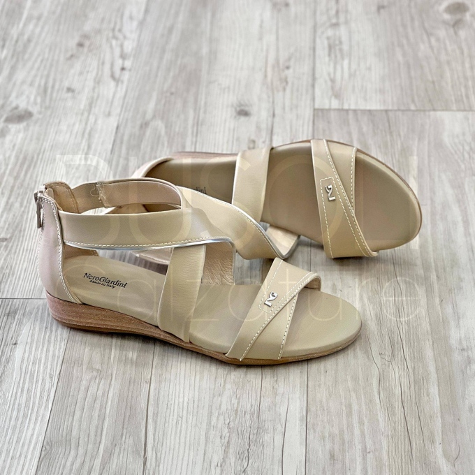 Sandalo zip in Pelle
